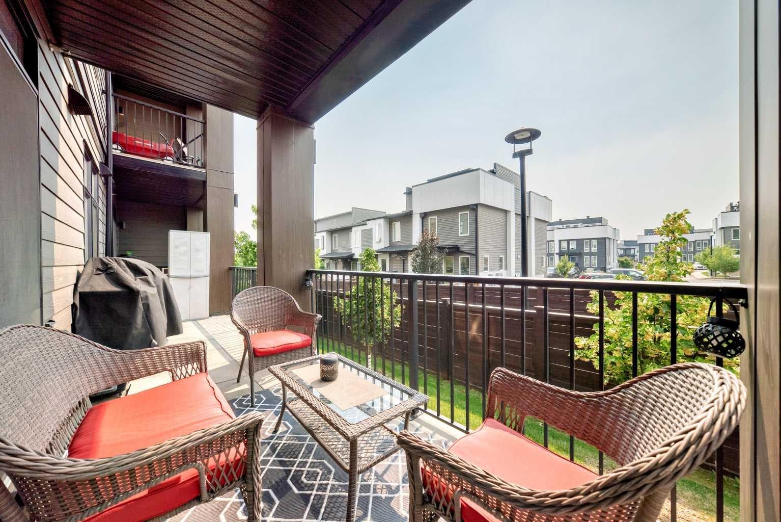 6106, 200 Seton Circle SE