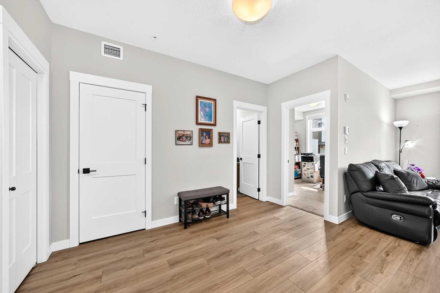 6106, 200 Seton Circle SE