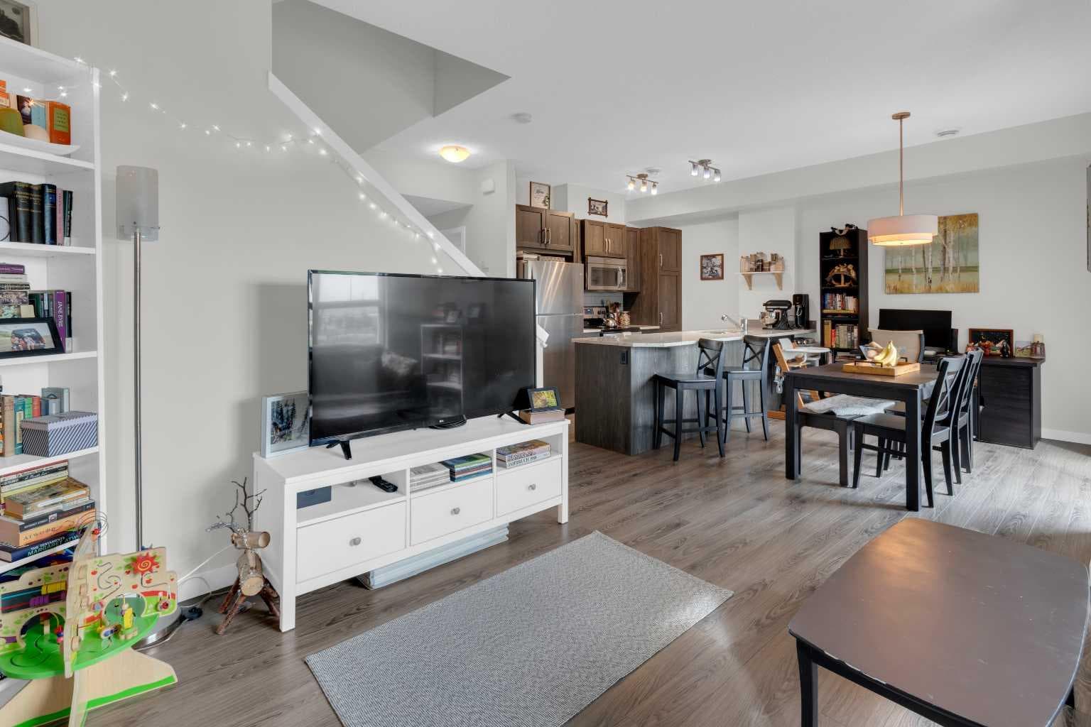 205, 250 Fireside View 