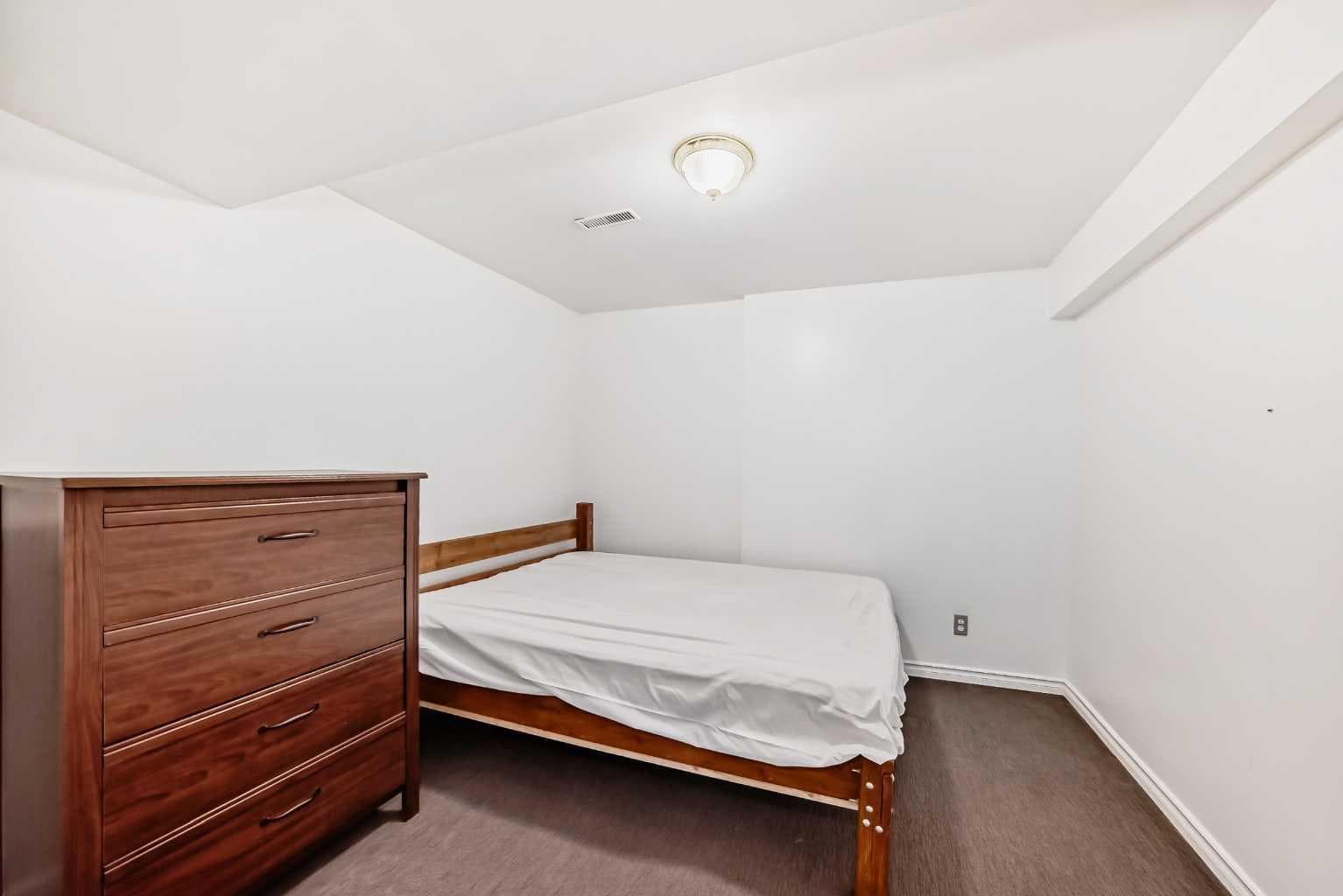 83 Whitworth Way NE