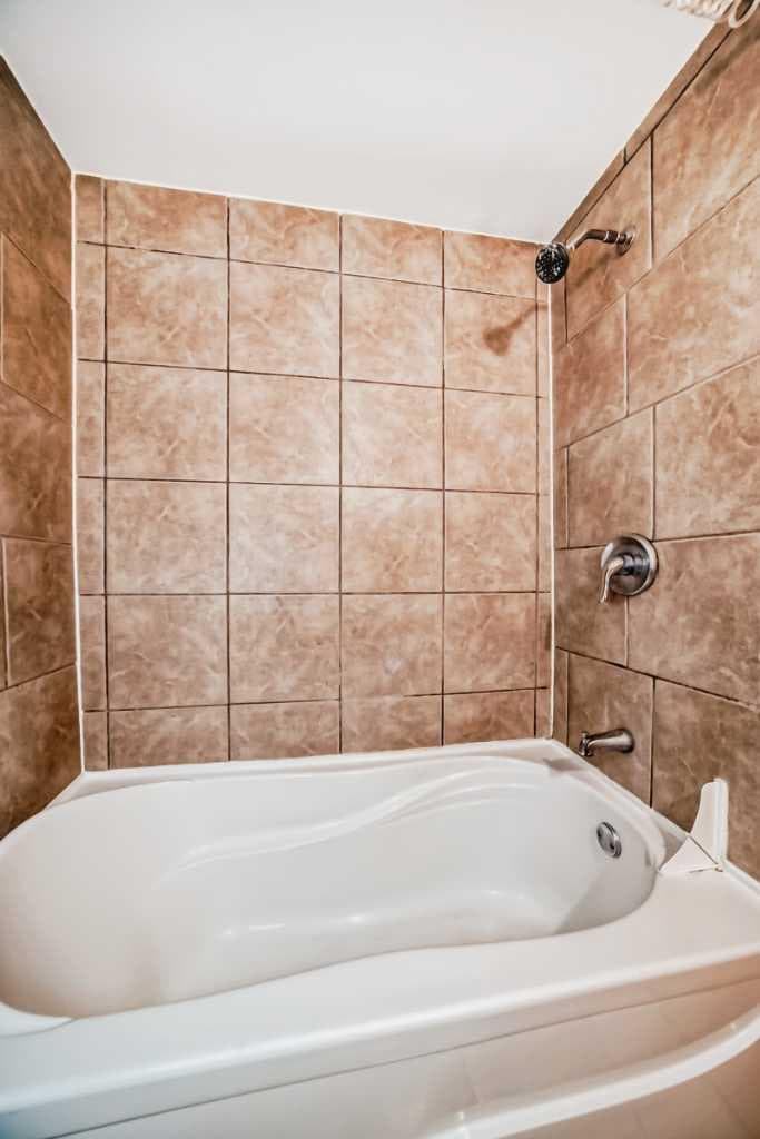 83 Whitworth Way NE