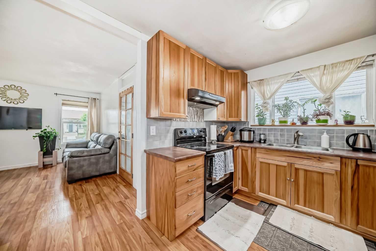 83 Whitworth Way NE