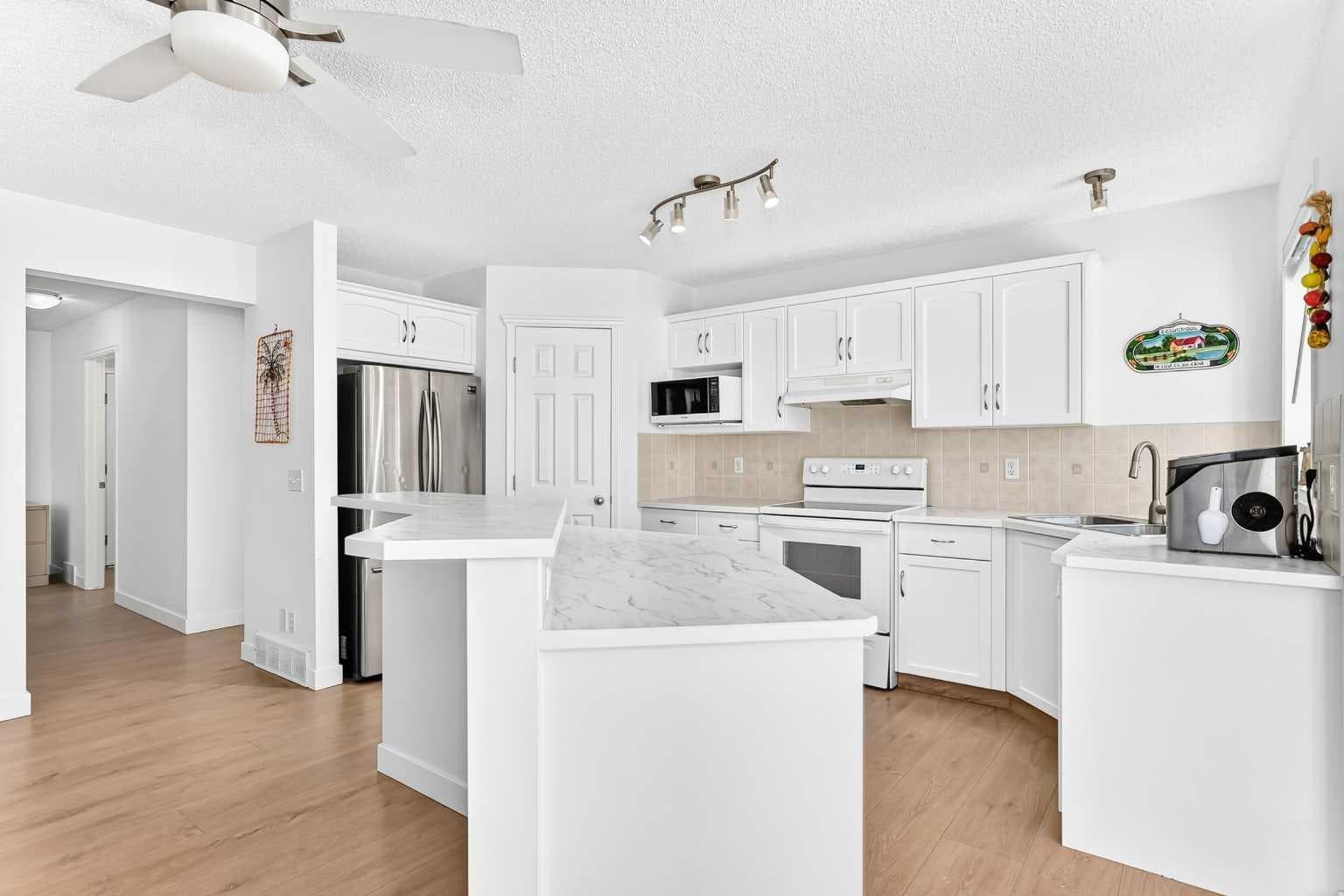 124 WEST LAKEVIEW Drive 