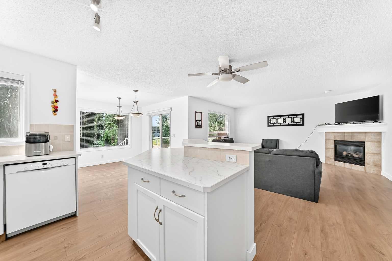 124 WEST LAKEVIEW Drive 