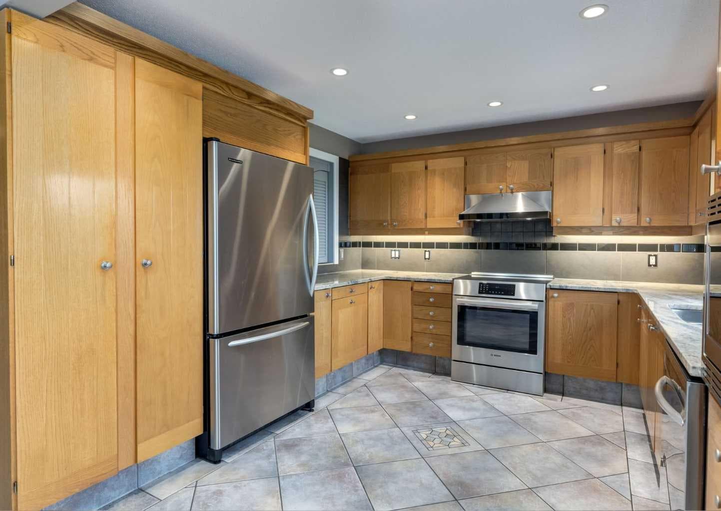 111 Hawksbrow Drive NW