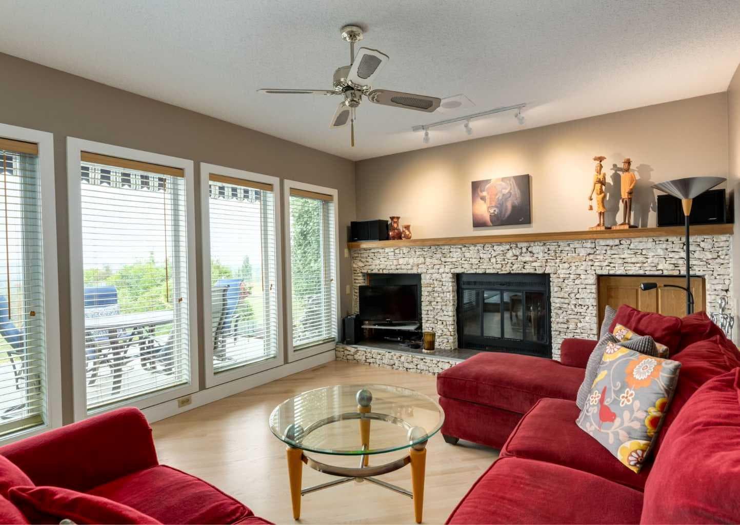 111 Hawksbrow Drive NW