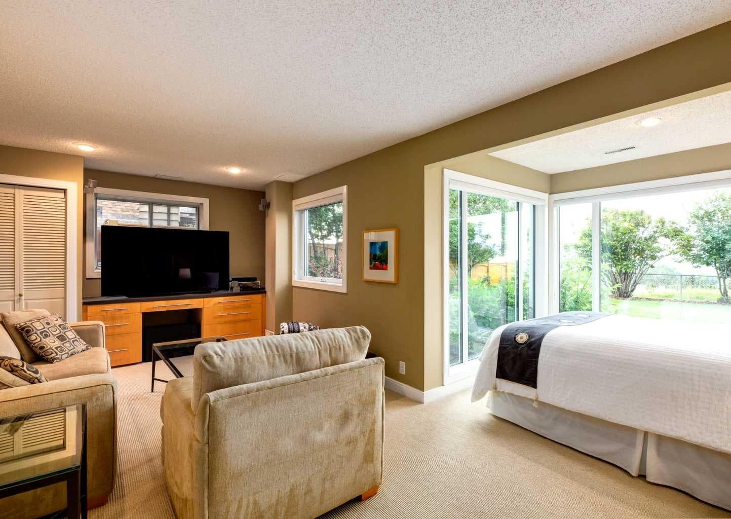 111 Hawksbrow Drive NW