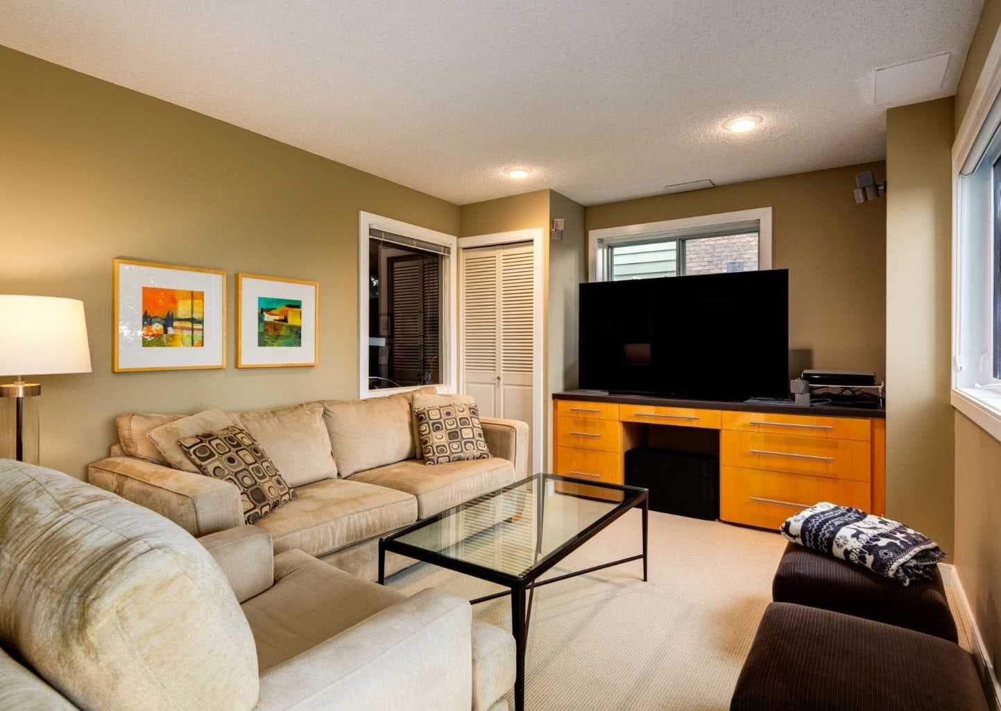 111 Hawksbrow Drive NW
