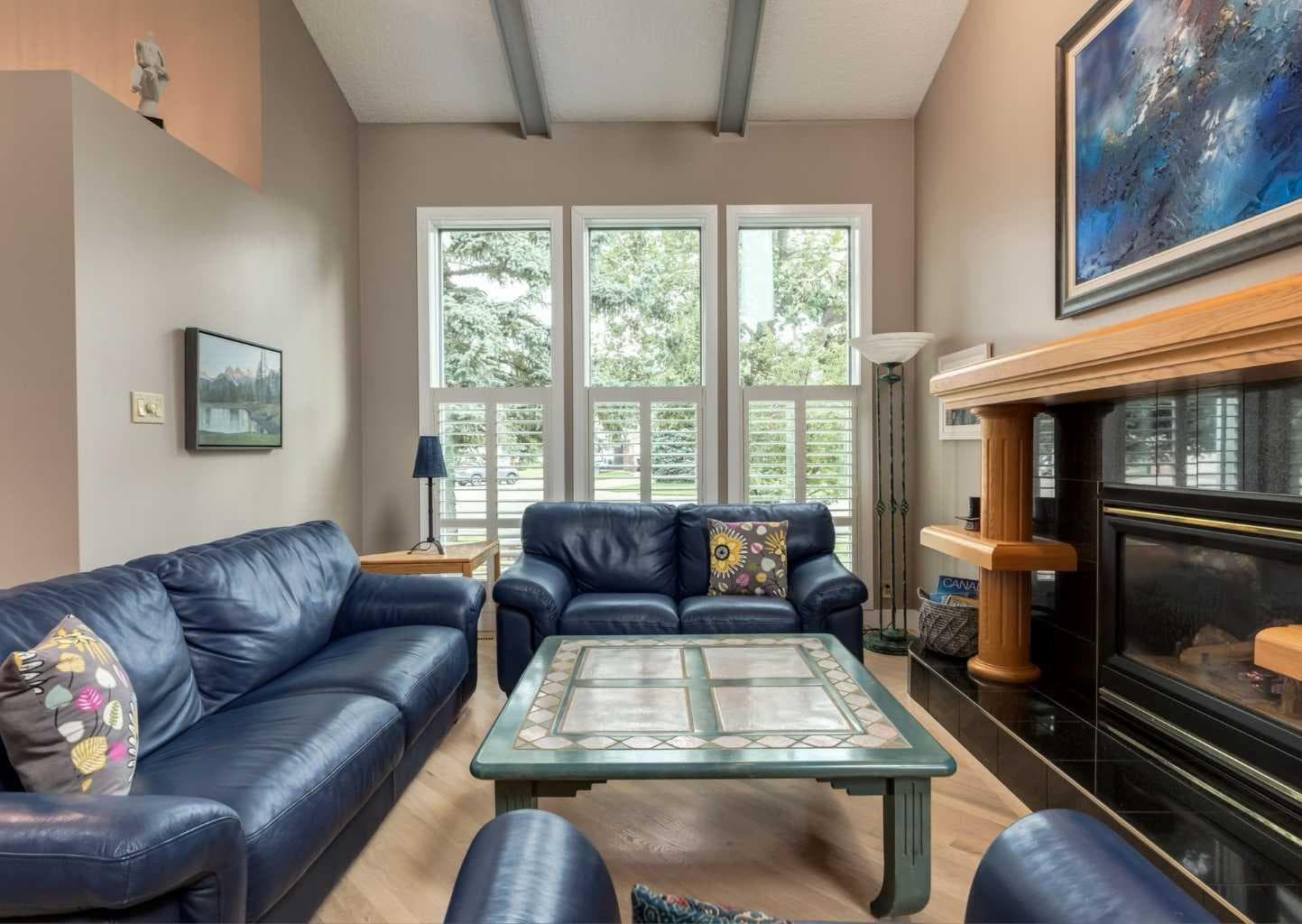 111 Hawksbrow Drive NW