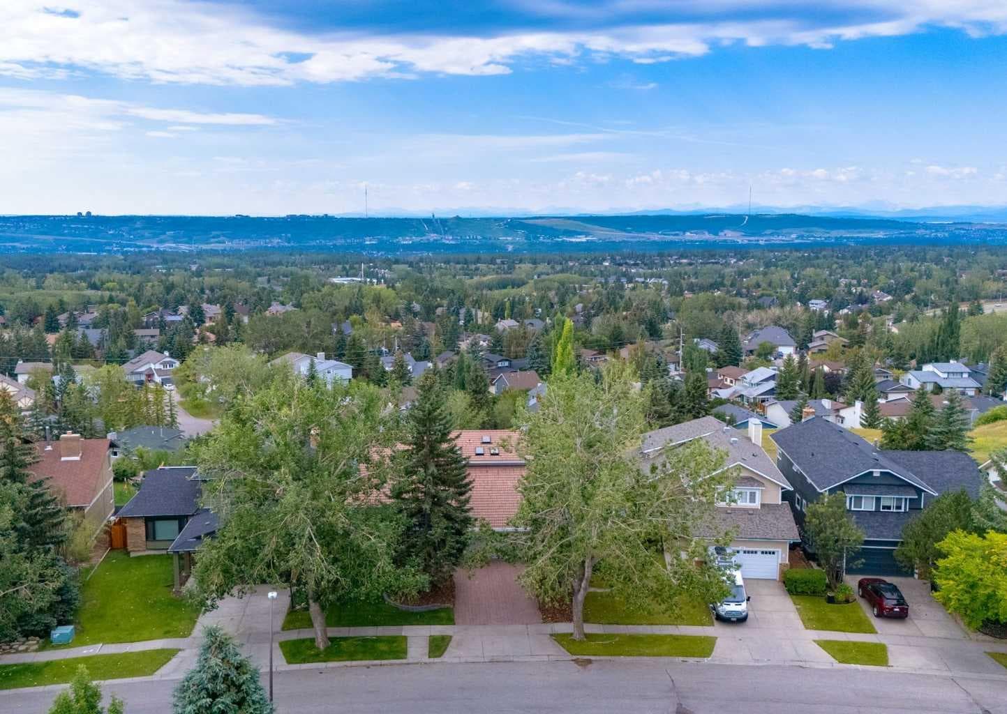111 Hawksbrow Drive NW