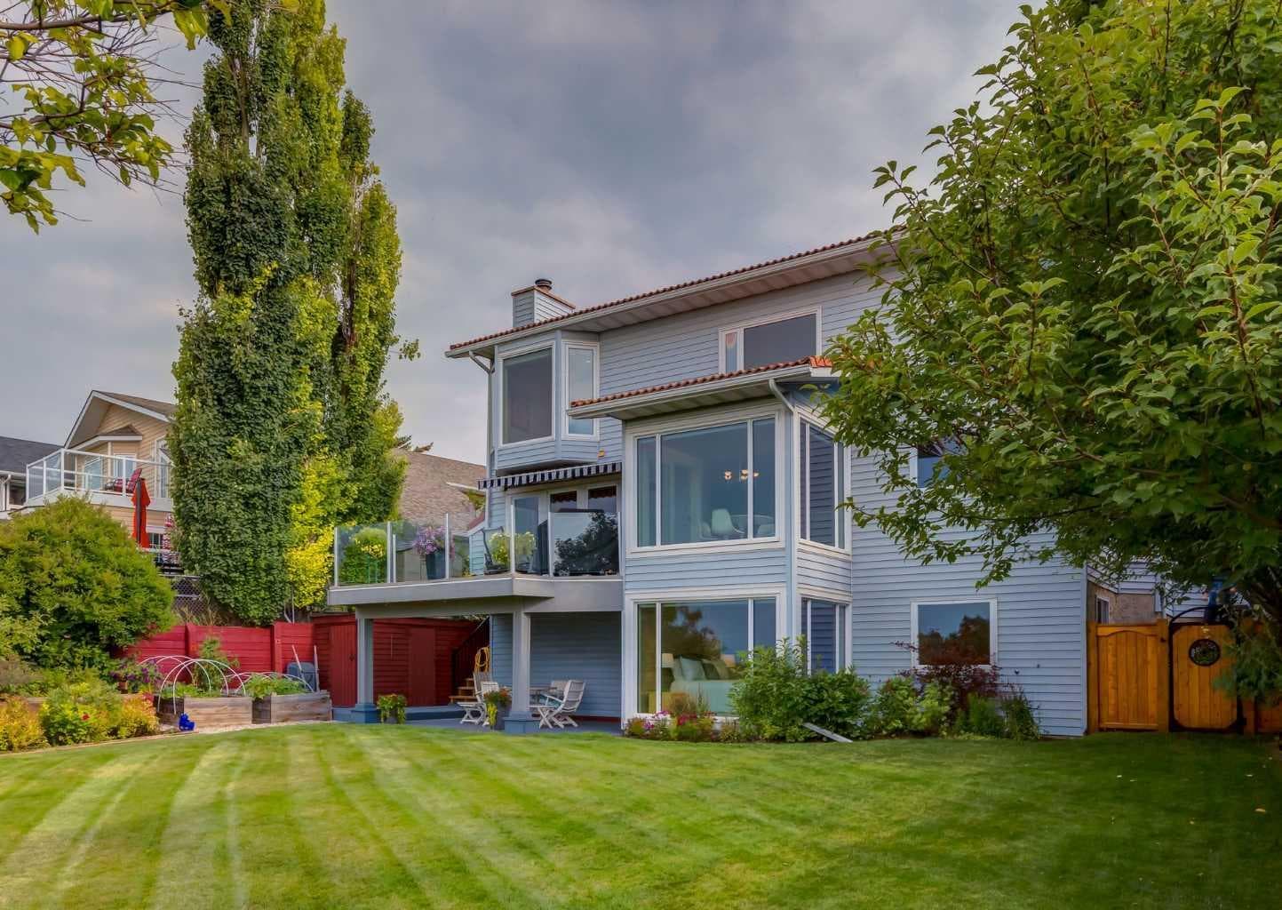 111 Hawksbrow Drive NW