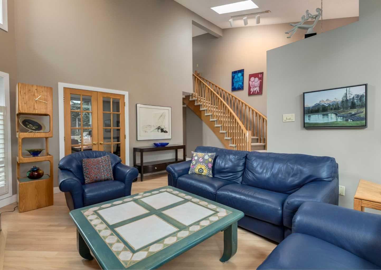 111 Hawksbrow Drive NW