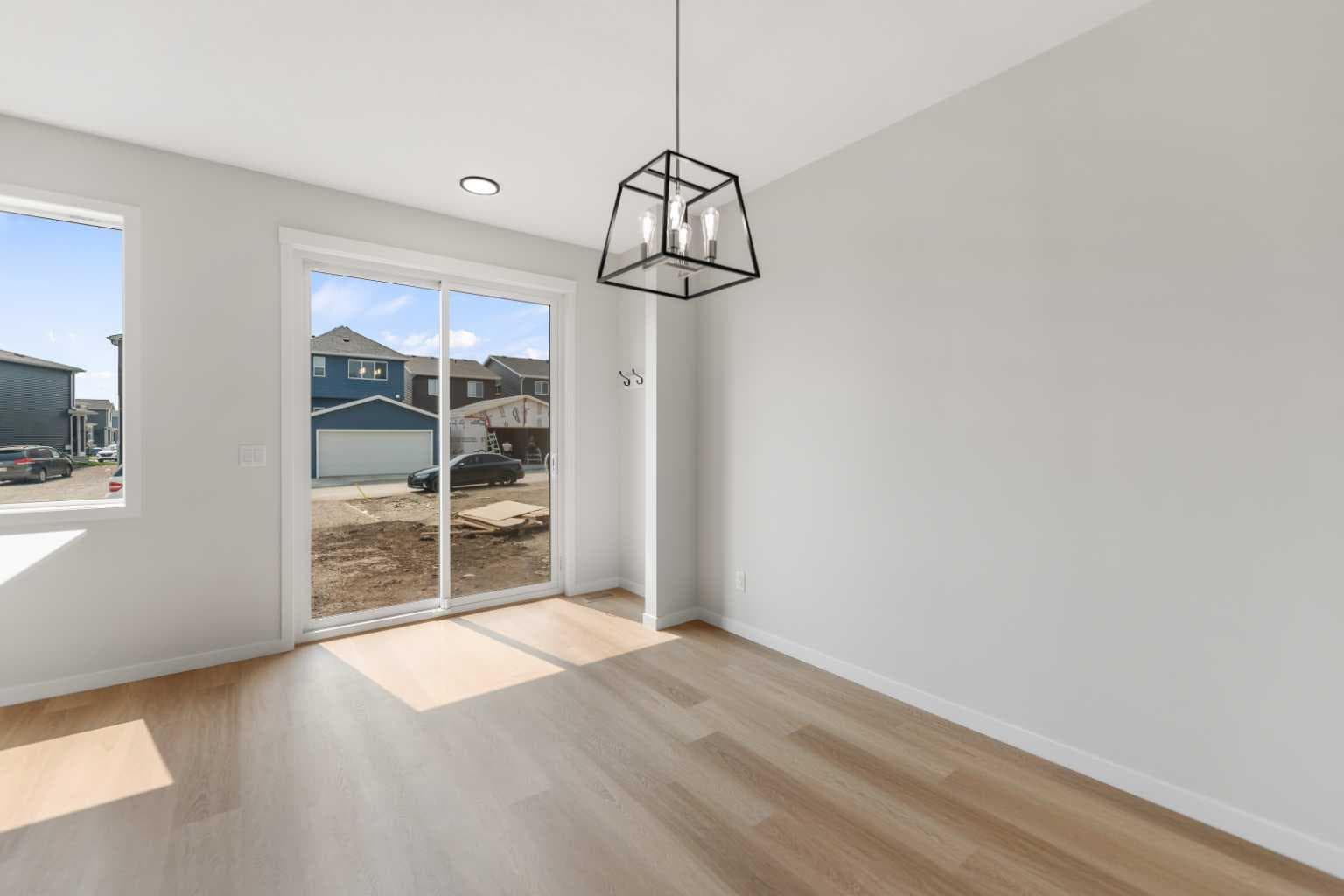 247 Lucas Gate NW