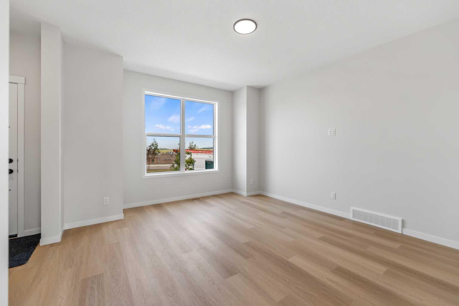 247 Lucas Gate NW