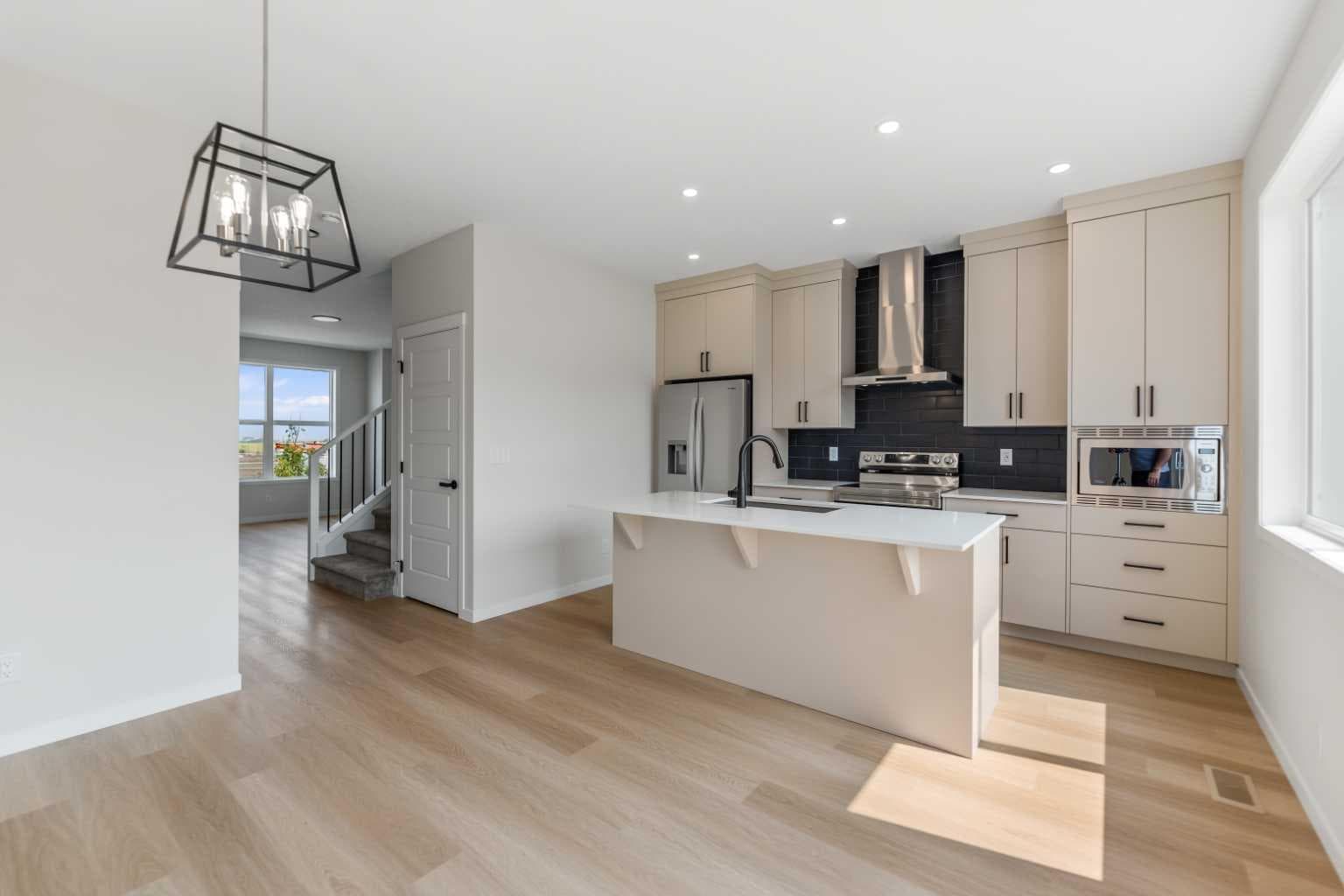 247 Lucas Gate NW
