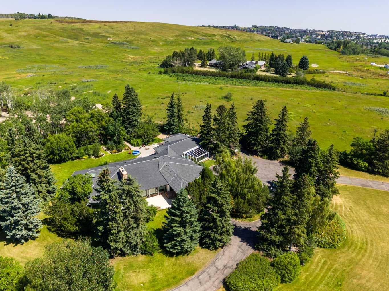 187 Slopeview Drive SW