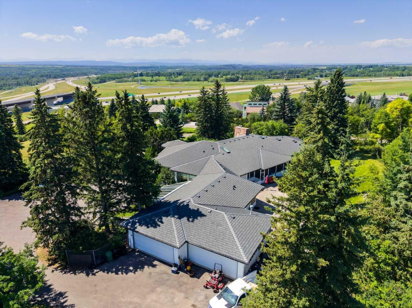 187 Slopeview Drive SW