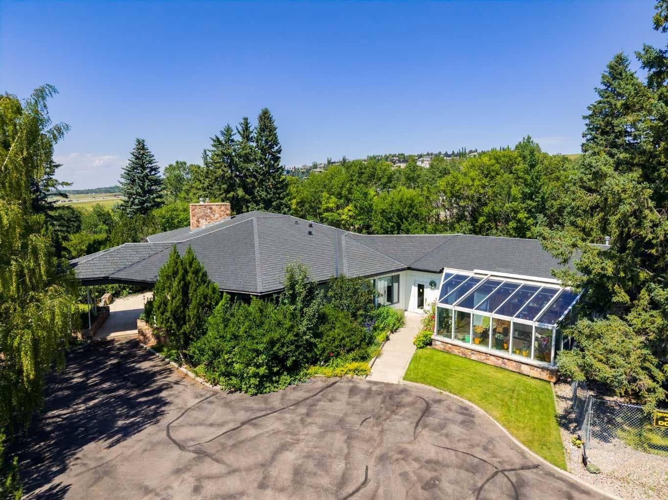 187 Slopeview Drive SW