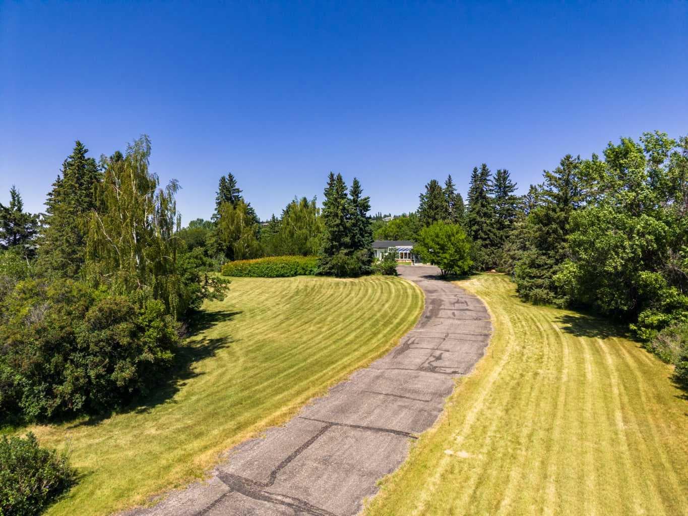 187 Slopeview Drive SW