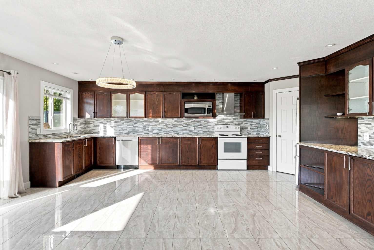 541 Citadel Meadow Bay NW