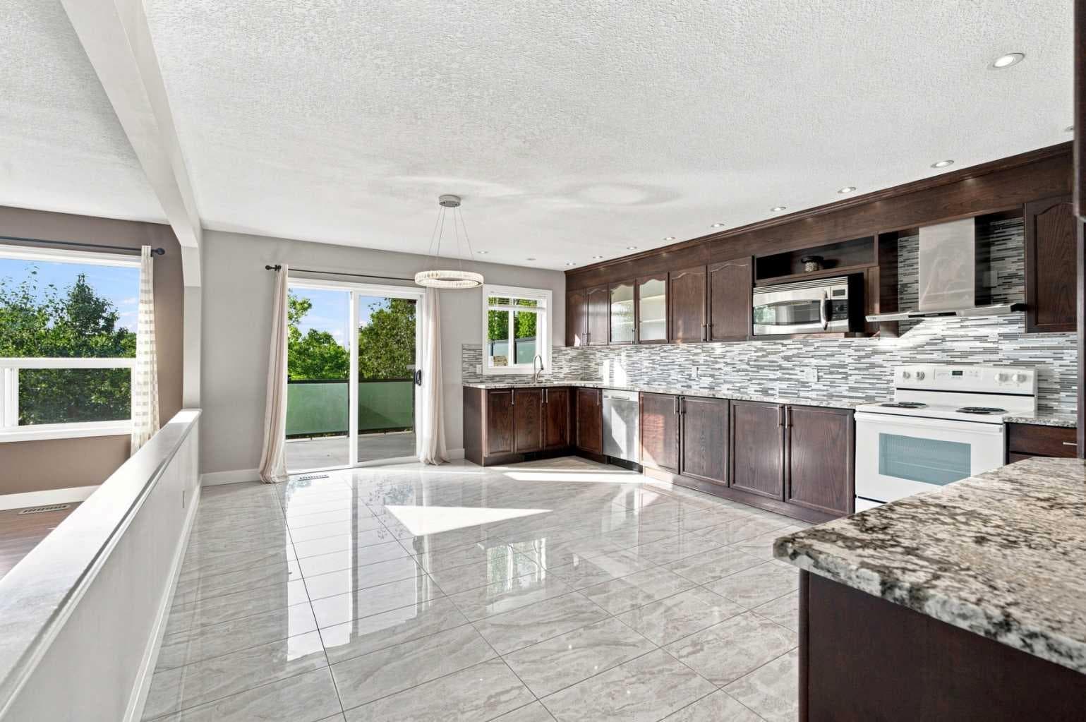 541 Citadel Meadow Bay NW