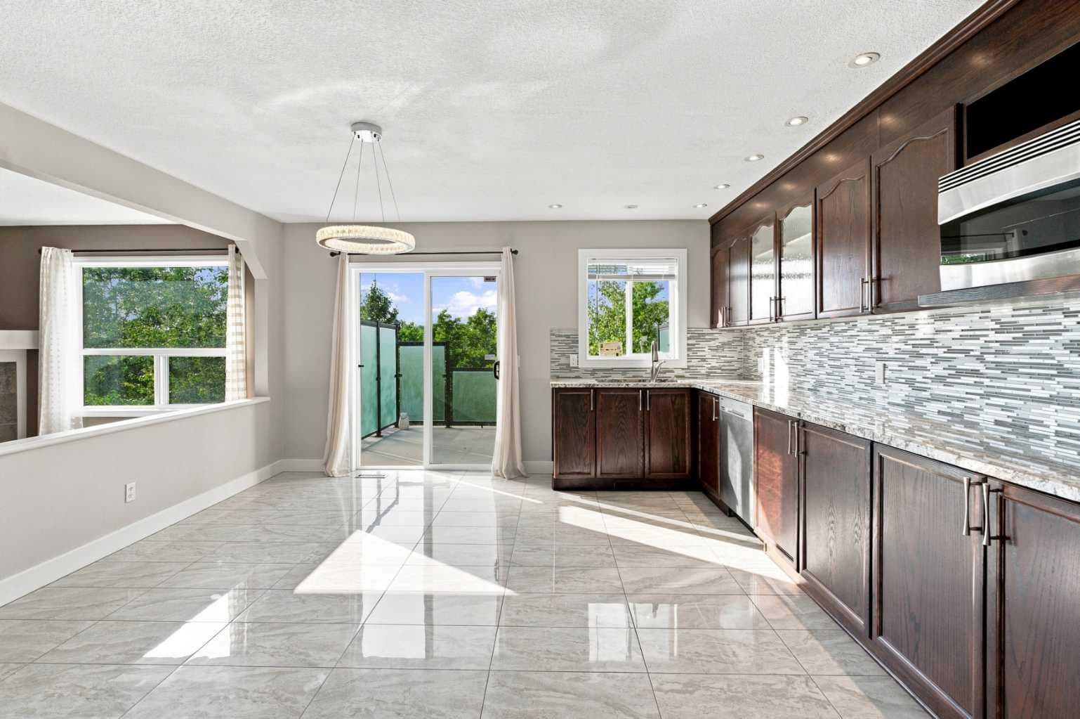 541 Citadel Meadow Bay NW