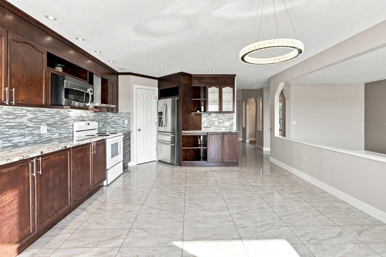 541 Citadel Meadow Bay NW