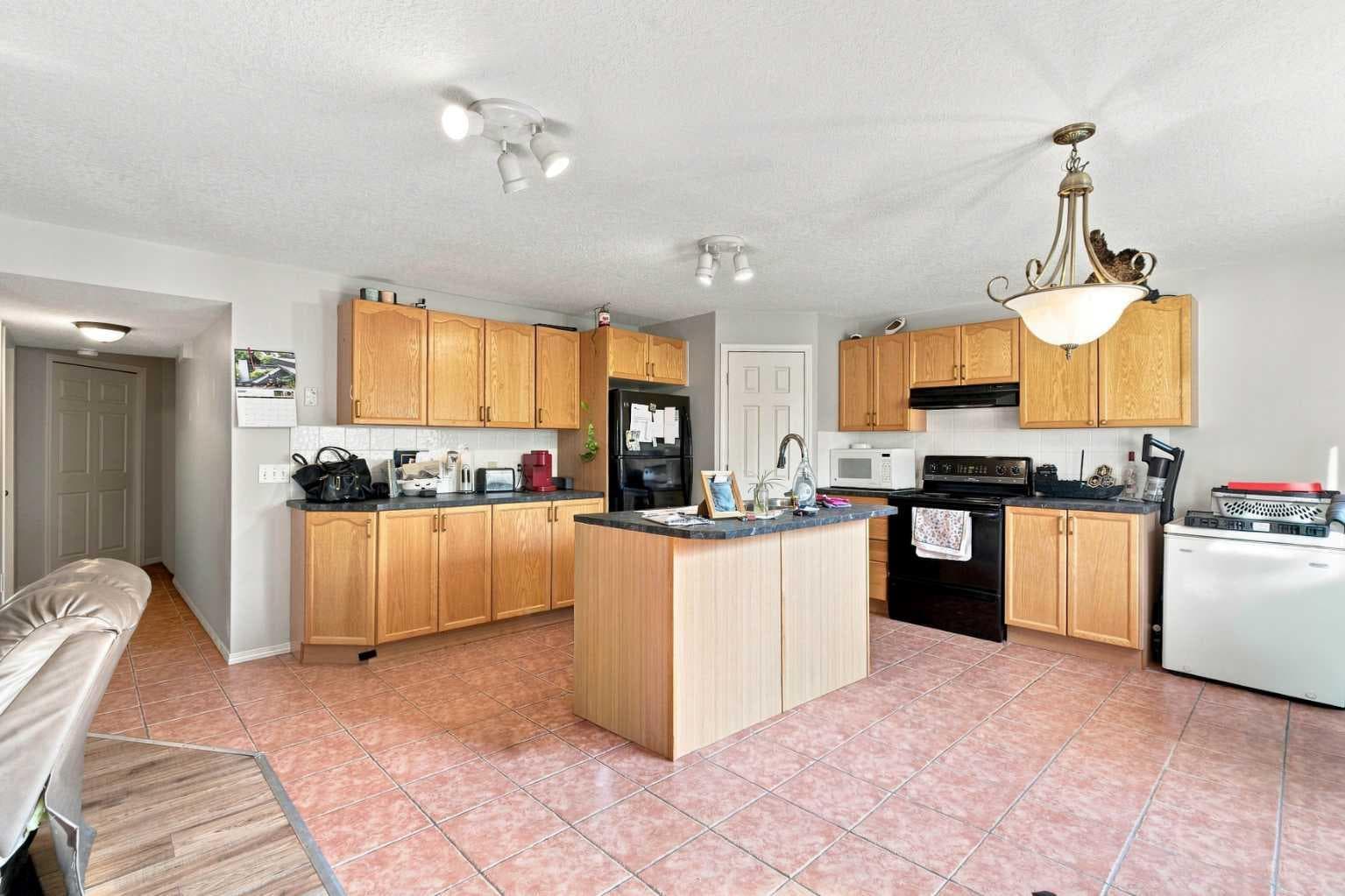 541 Citadel Meadow Bay NW