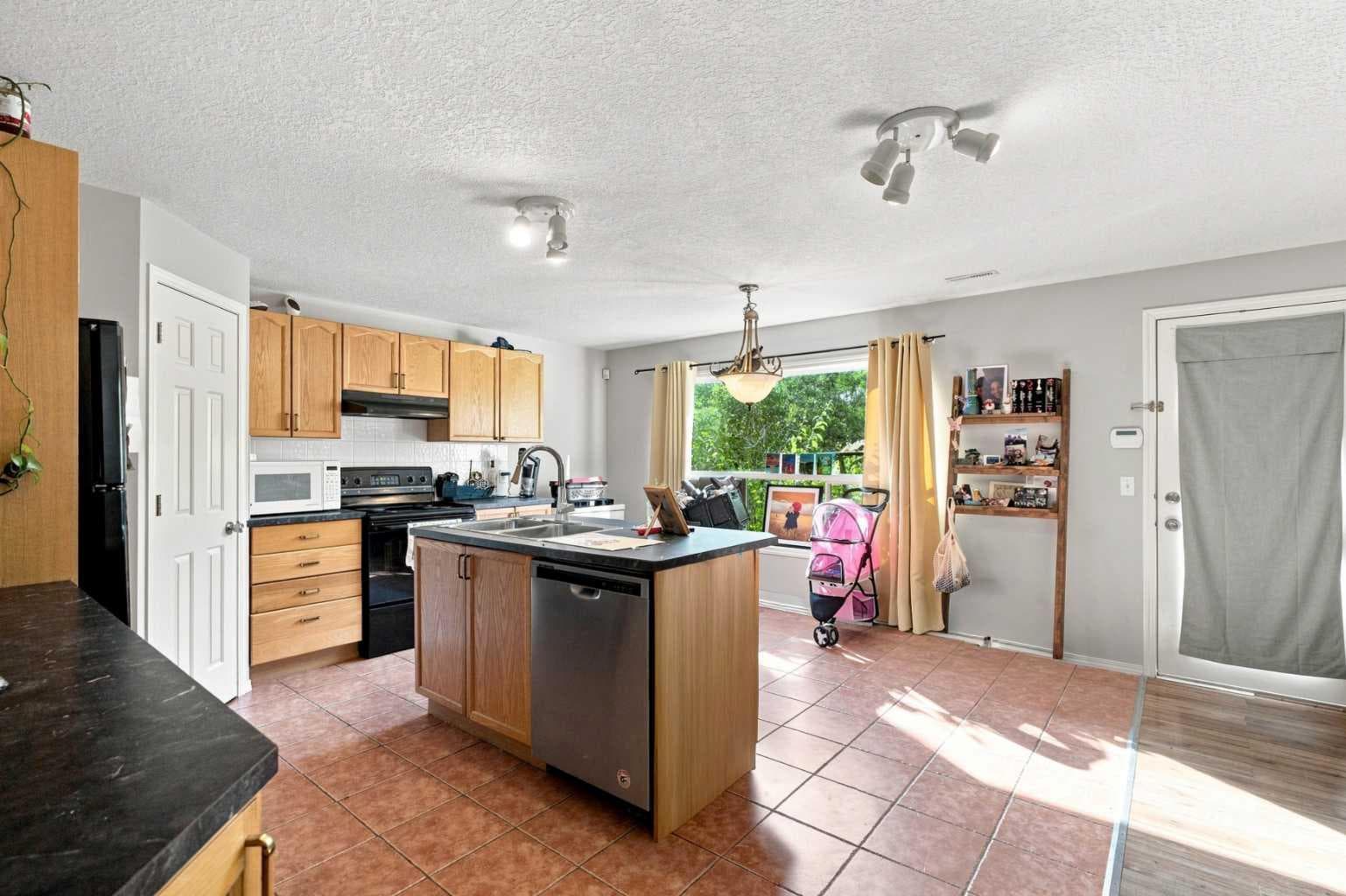 541 Citadel Meadow Bay NW