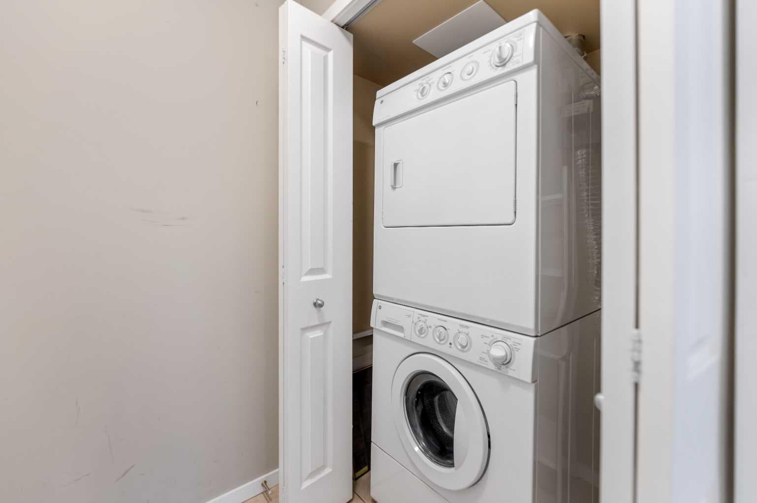 1213, 4 Kingsland Close SE