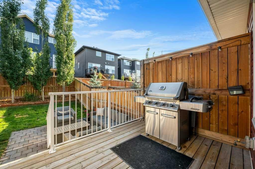 114 Crestbrook Way SW