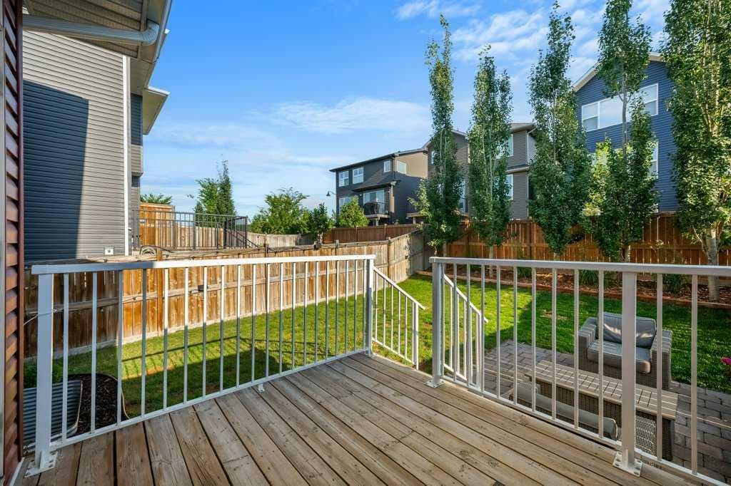 114 Crestbrook Way SW