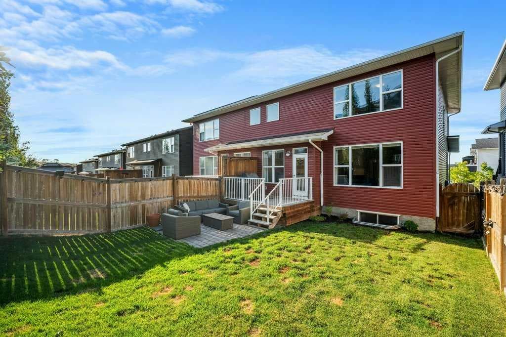 114 Crestbrook Way SW