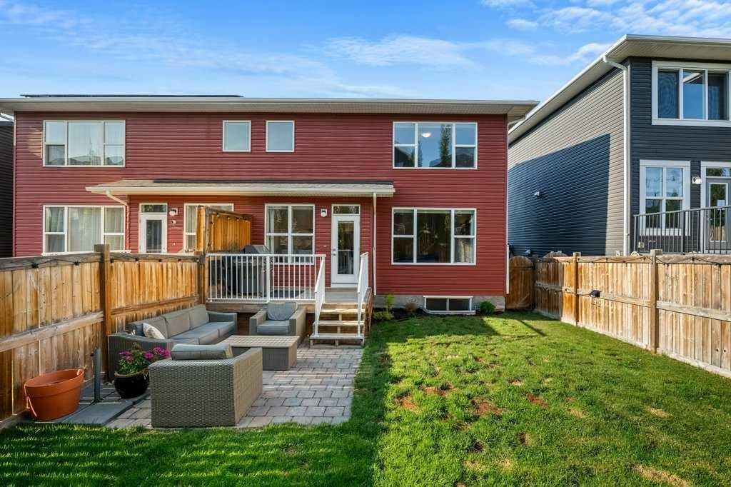 114 Crestbrook Way SW