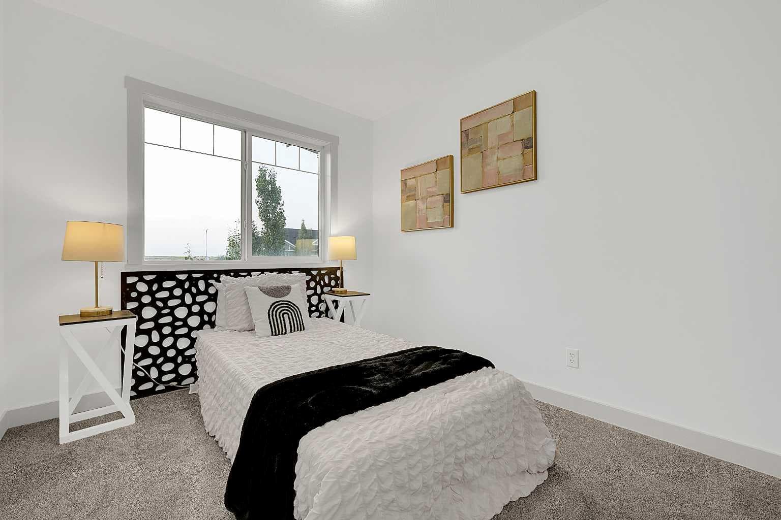 570 Evanston Manor NW