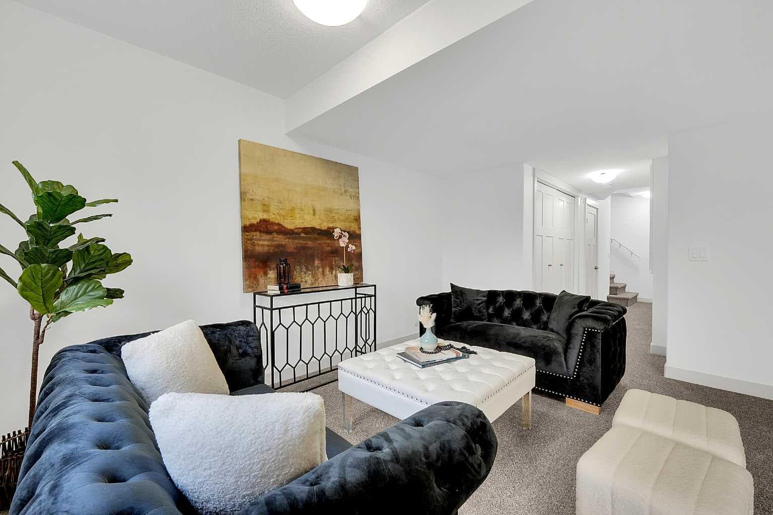 570 Evanston Manor NW