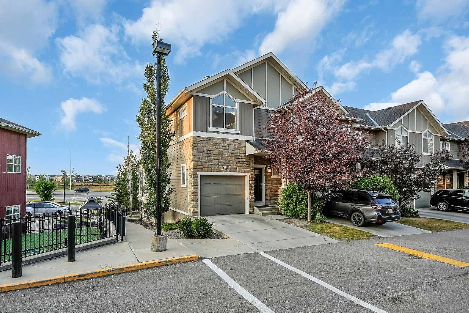 570 Evanston Manor NW