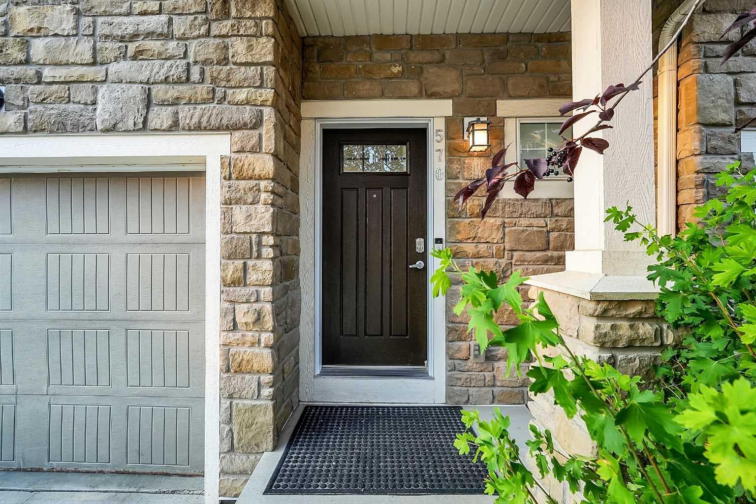 570 Evanston Manor NW