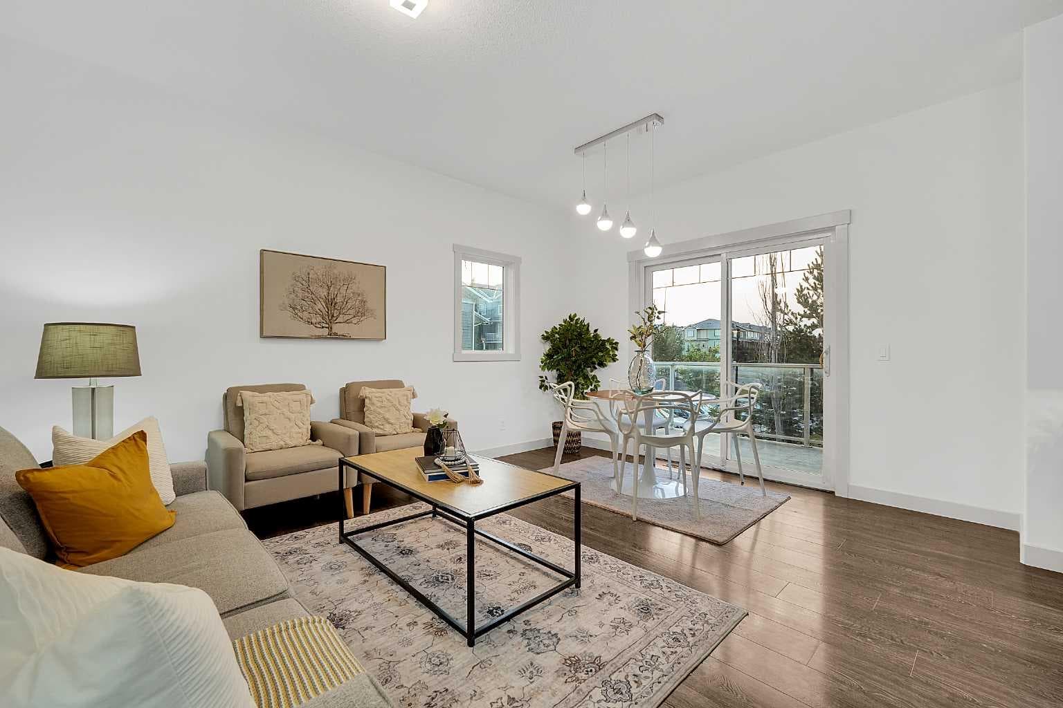 570 Evanston Manor NW