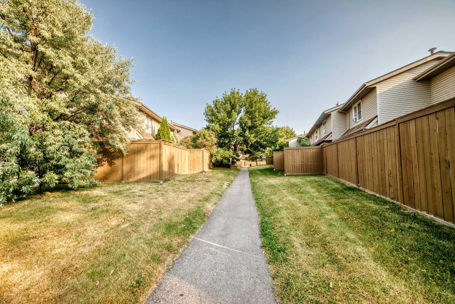 13, 123 Queensland Drive SE