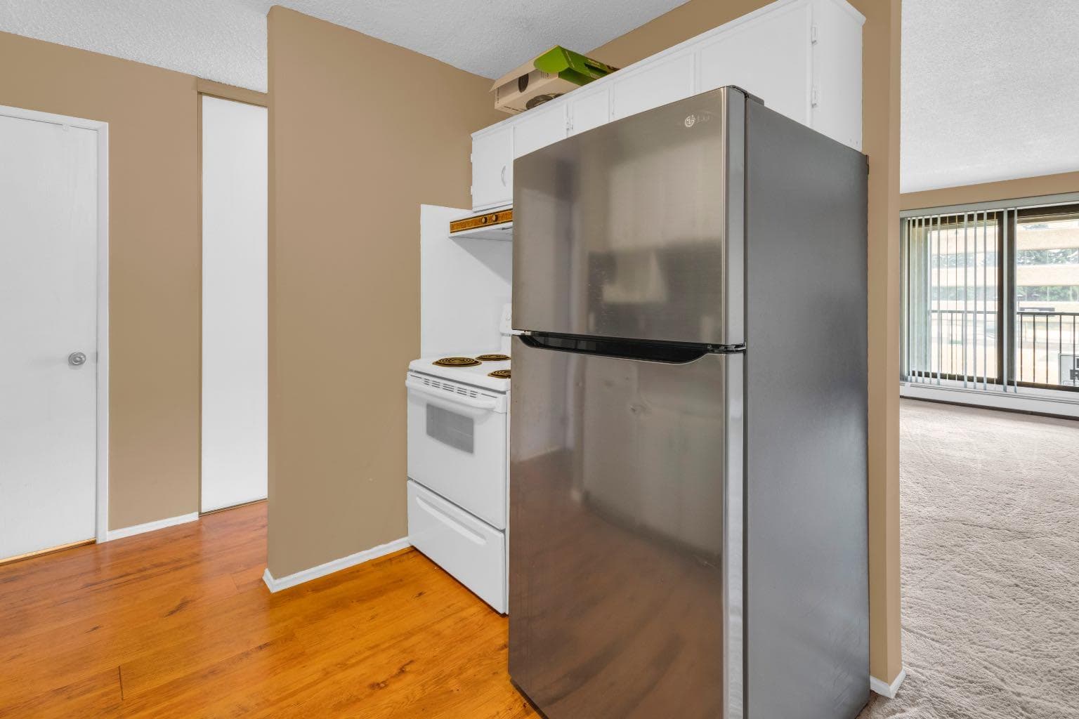3204, 4001C 49 Street NW