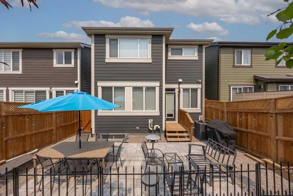 338 Magnolia Way SE