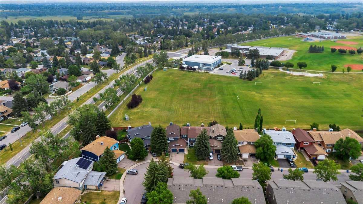 168 Midpark Gardens SE