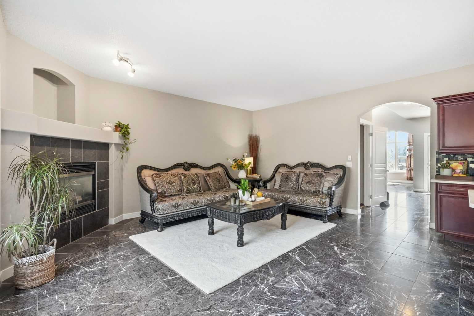 242 Tusslewood Grove NW