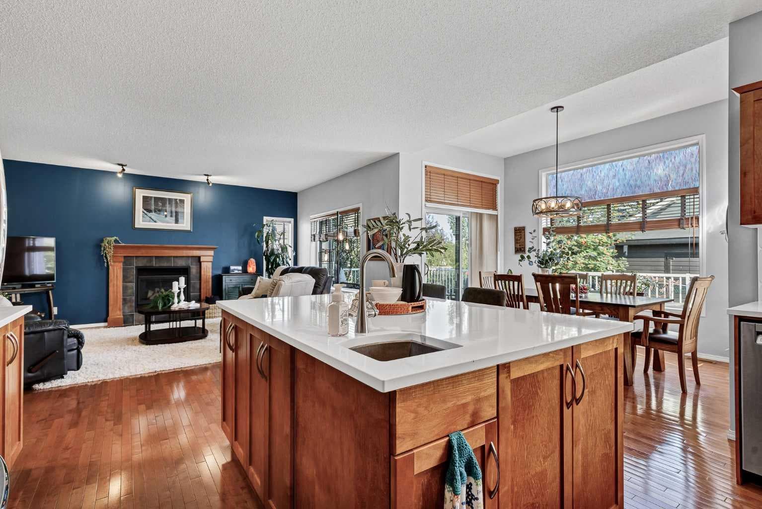 402 Fairways Mews NW