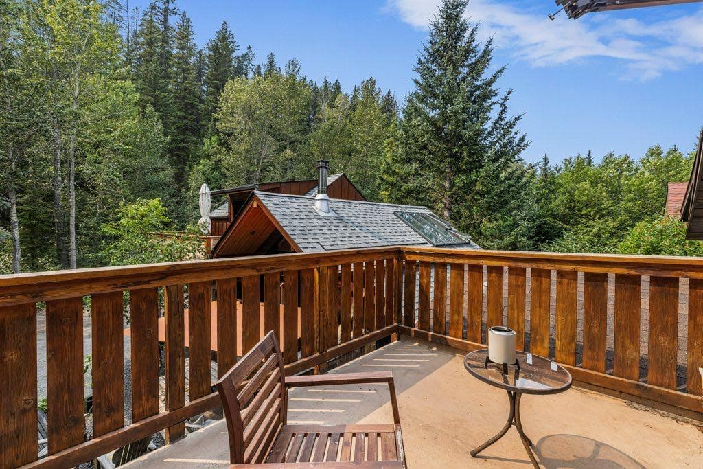 A and B, 132 Rundle Crescent 