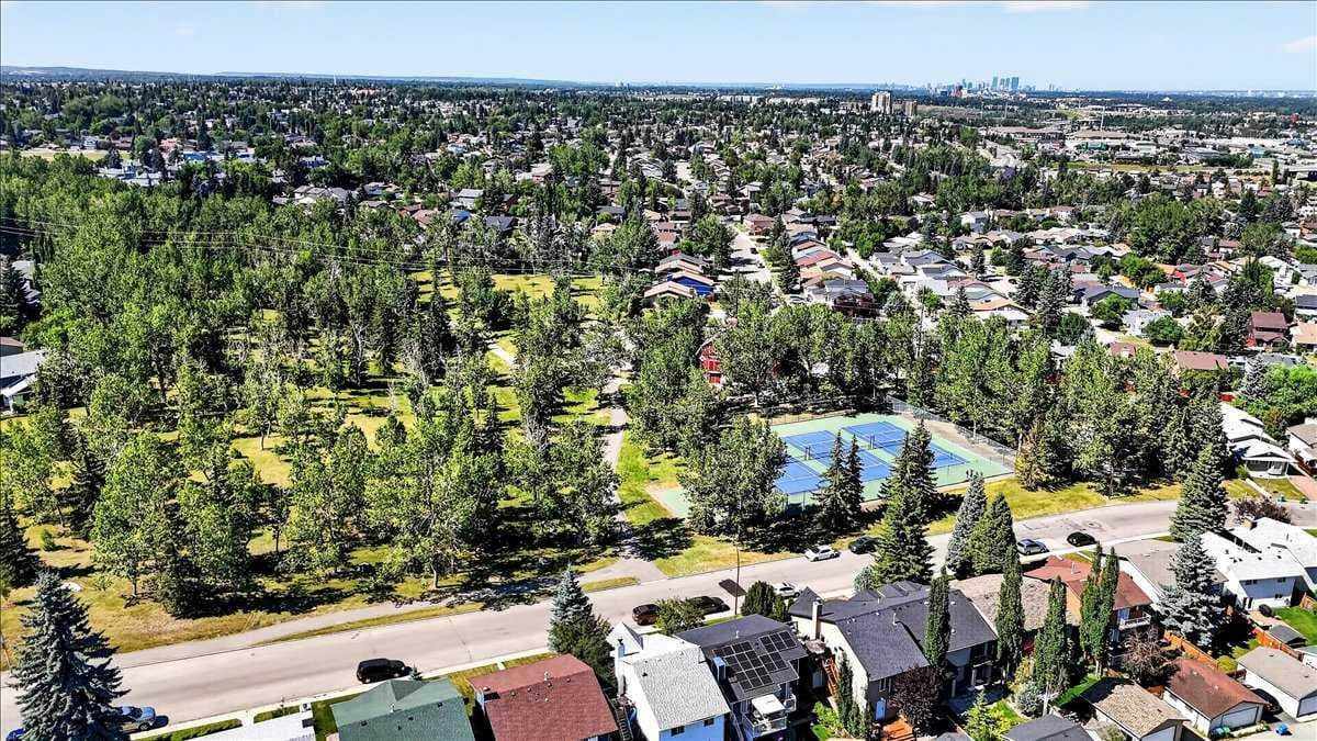 75 Shawglen Way SW