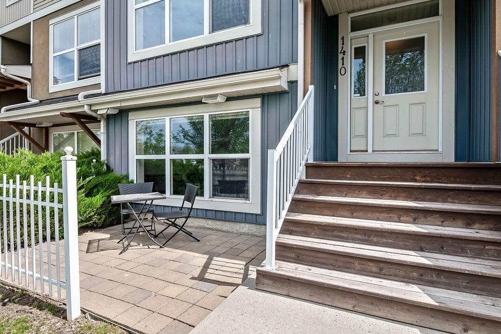 1410, 10 Auburn Bay Avenue SE