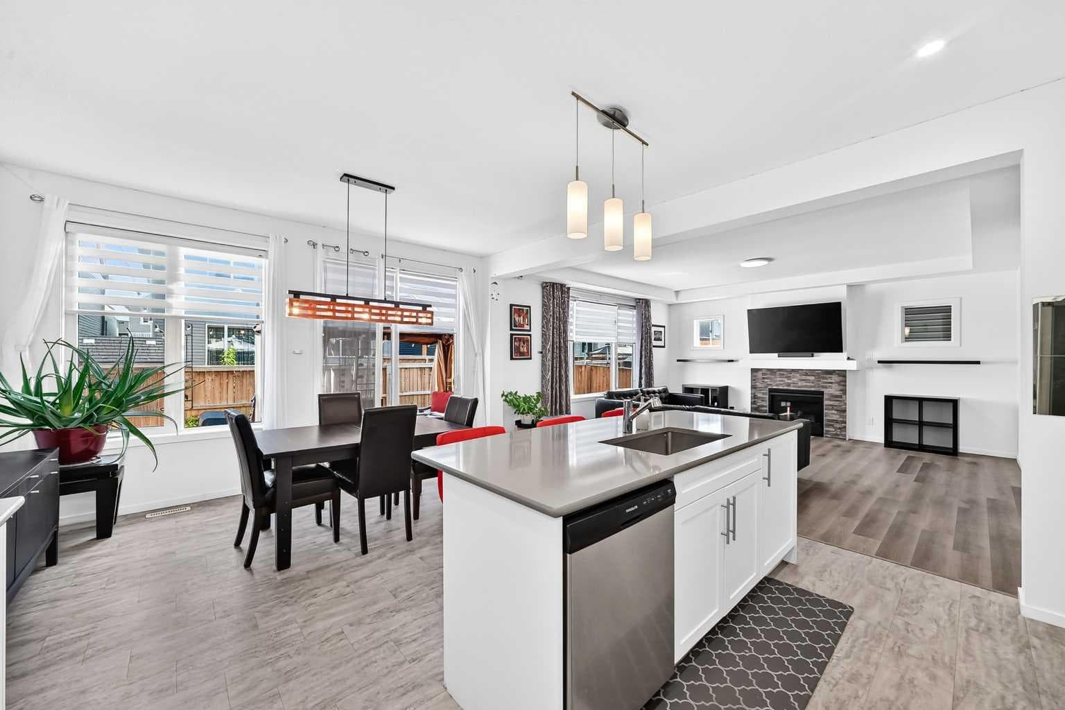 188 Carrington Crescent NW