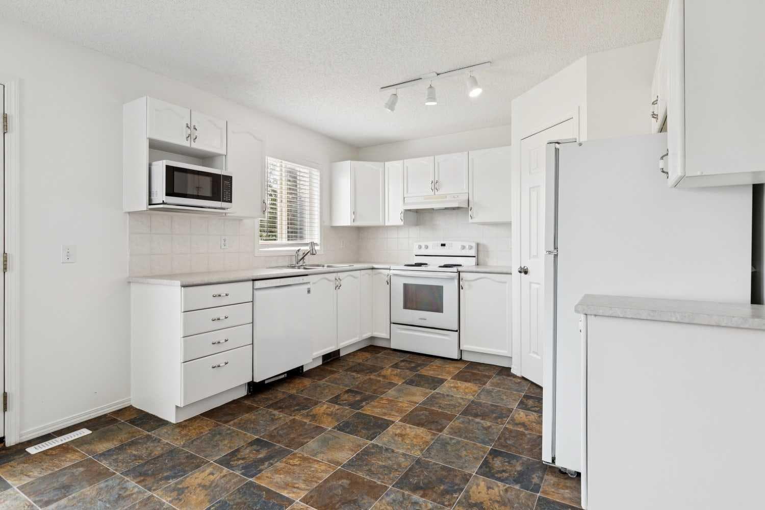25 Coville Gardens NE